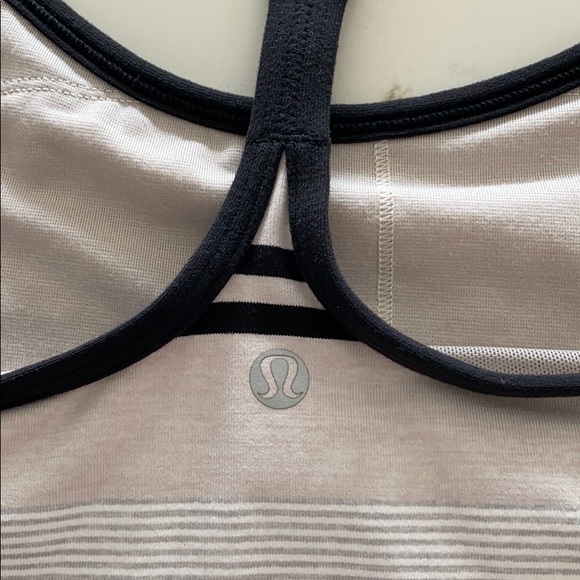 Lululemon power Y tank size 4 - Picture 4 of 4